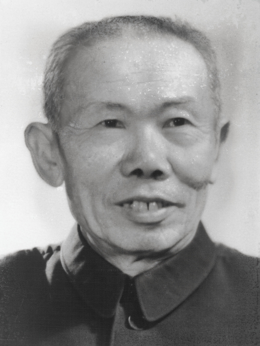 杨坚白