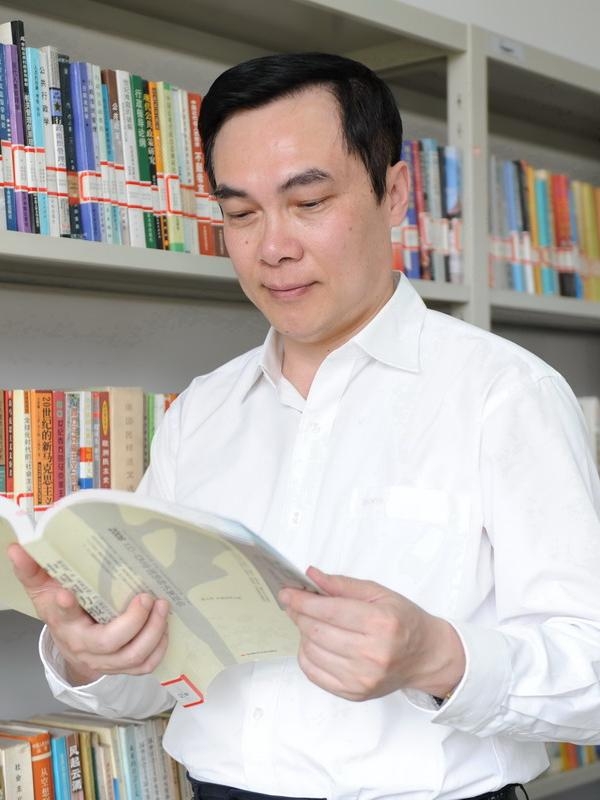 莫龙